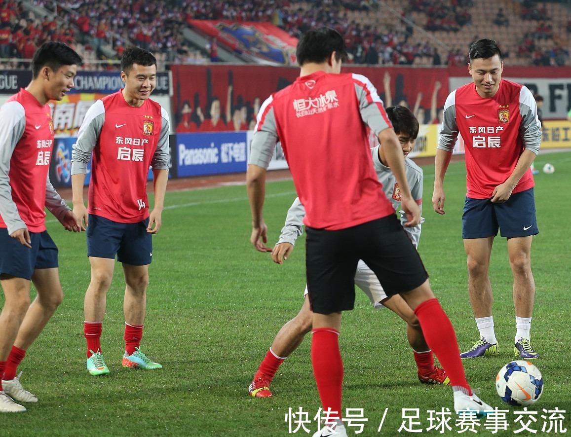 曼联主场4比1大胜狼队，B费梅开二度，姆贝莫、芒特破门，终结对手不胜纪录，升至第六。