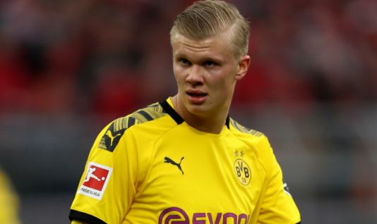 惨败国安后亚泰球员贺一然被自家球迷辱骂，他做出手势回击