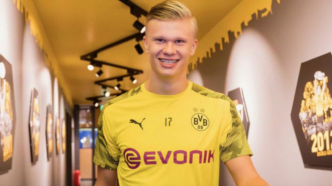 话题｜萨拉赫无缘欧冠名单 离开利物浦倒计时？